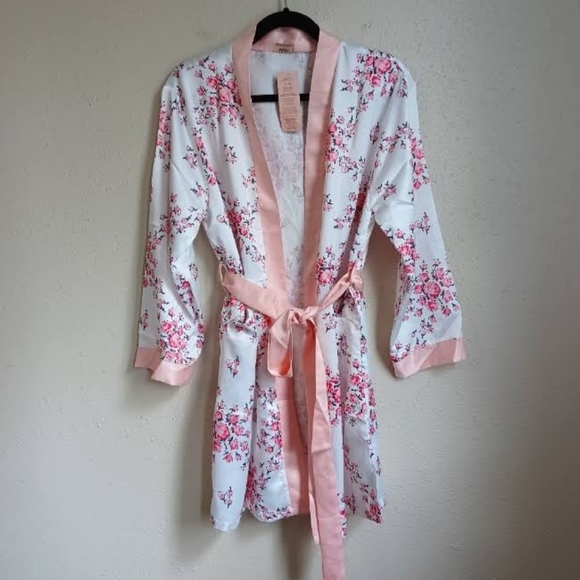 Lane Intimates & Sleepwear Lane Allie Robe In White